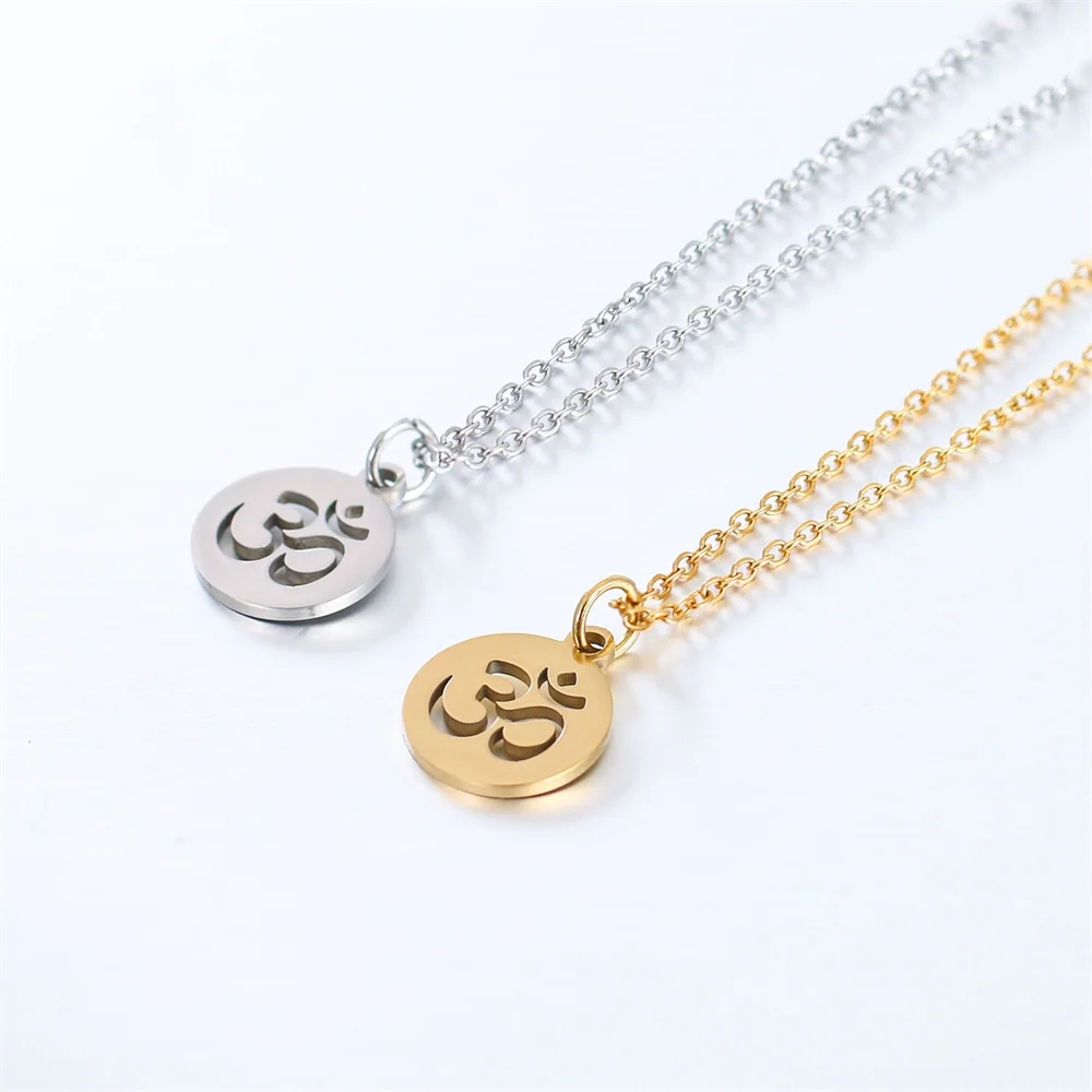 Small Yoga Pendant Gold Color  - Yoga Fitness Zone reseña y precio